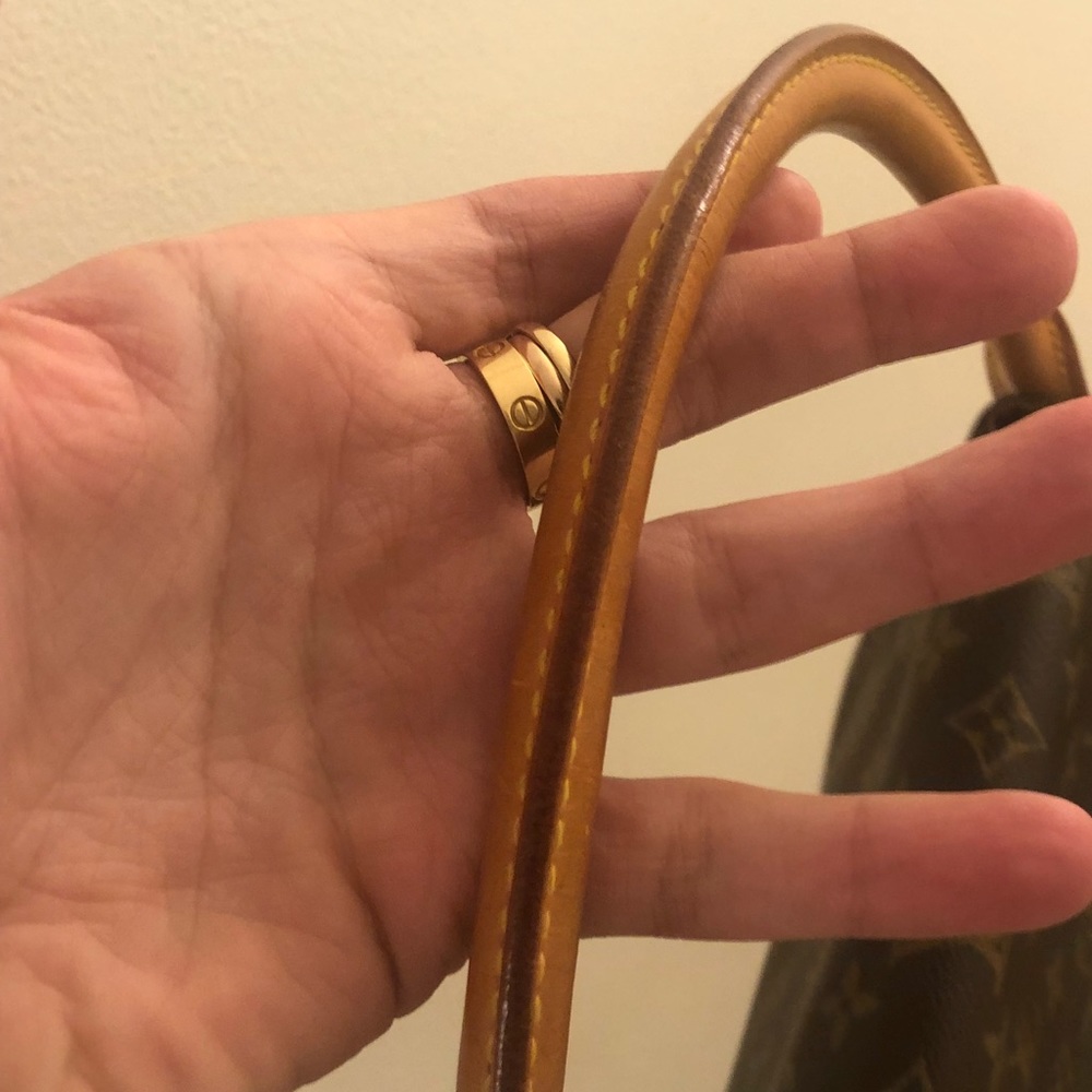 ๐SOLD๐ LOUIS VUITTON Mini Loop monogram Handbag - Picture 4 of 8